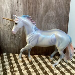 Breyer Freedom Series Rainbow Magical Unicorn "Serendipity" Toy Horse